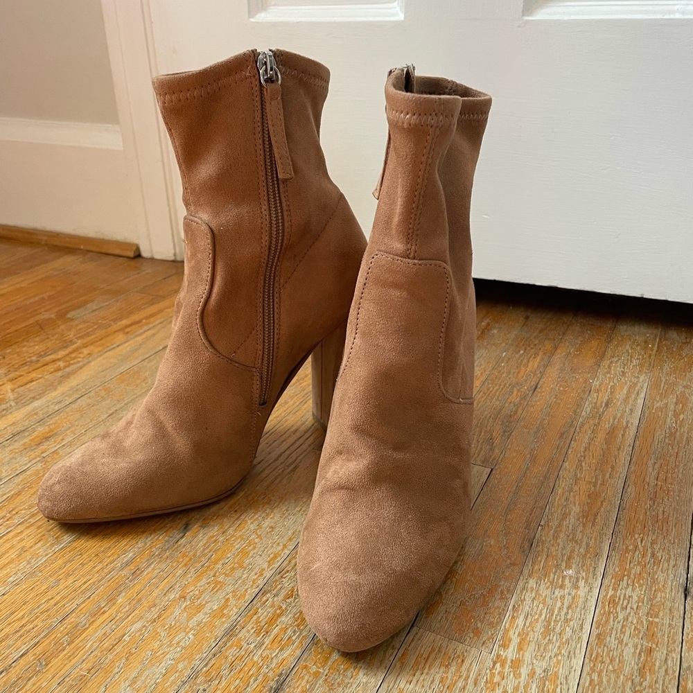 Steve Madden Suede Camel Booties with High Heel • Size 7.5